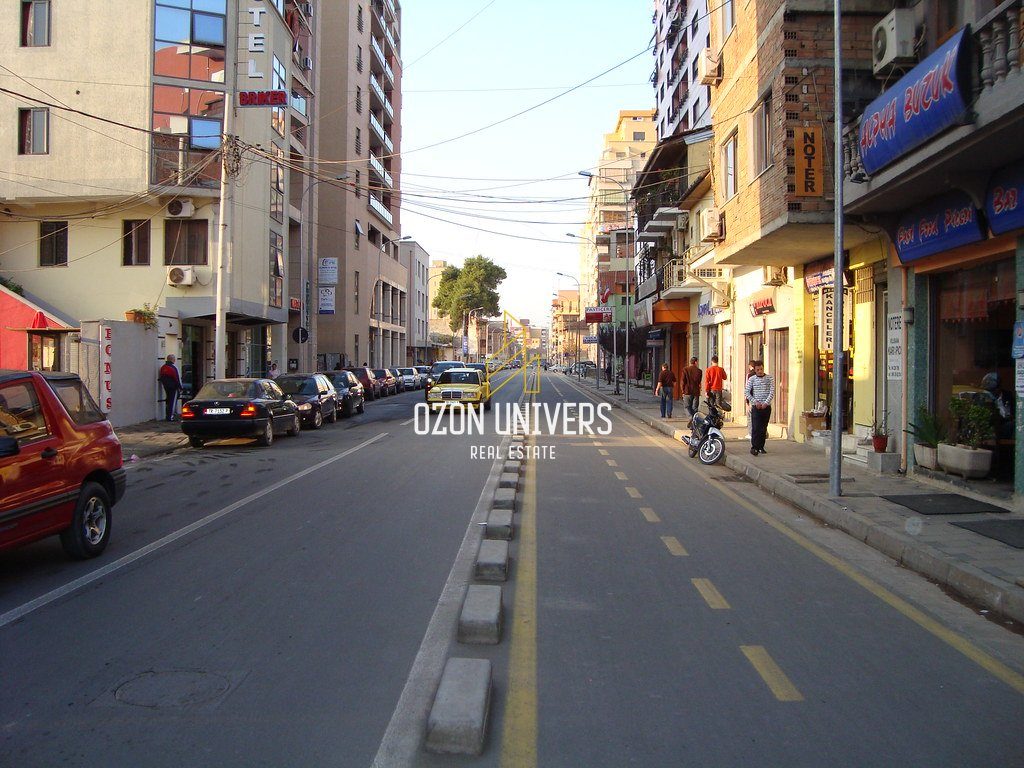 Apartament 1+1 në shitje, tek Rruga e Barrikadave! 1