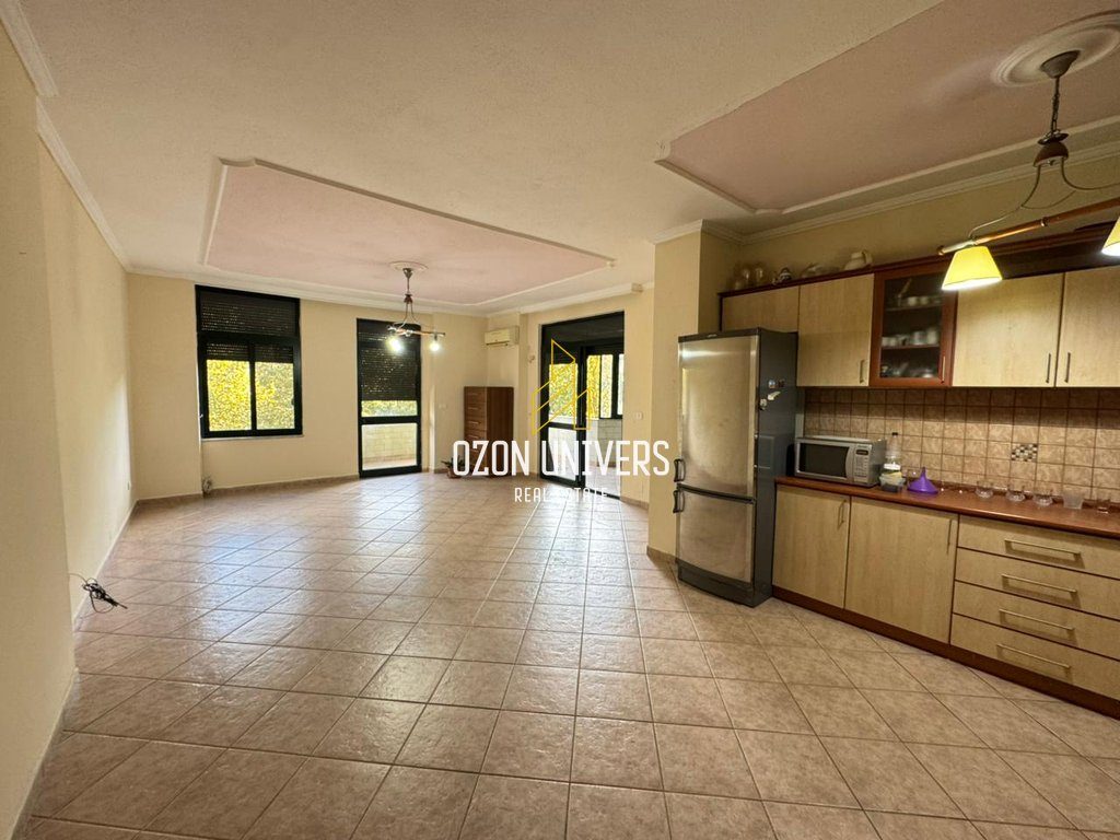 Apartament 3+1+2 me qira për biznes tek Ish Ekspozita!