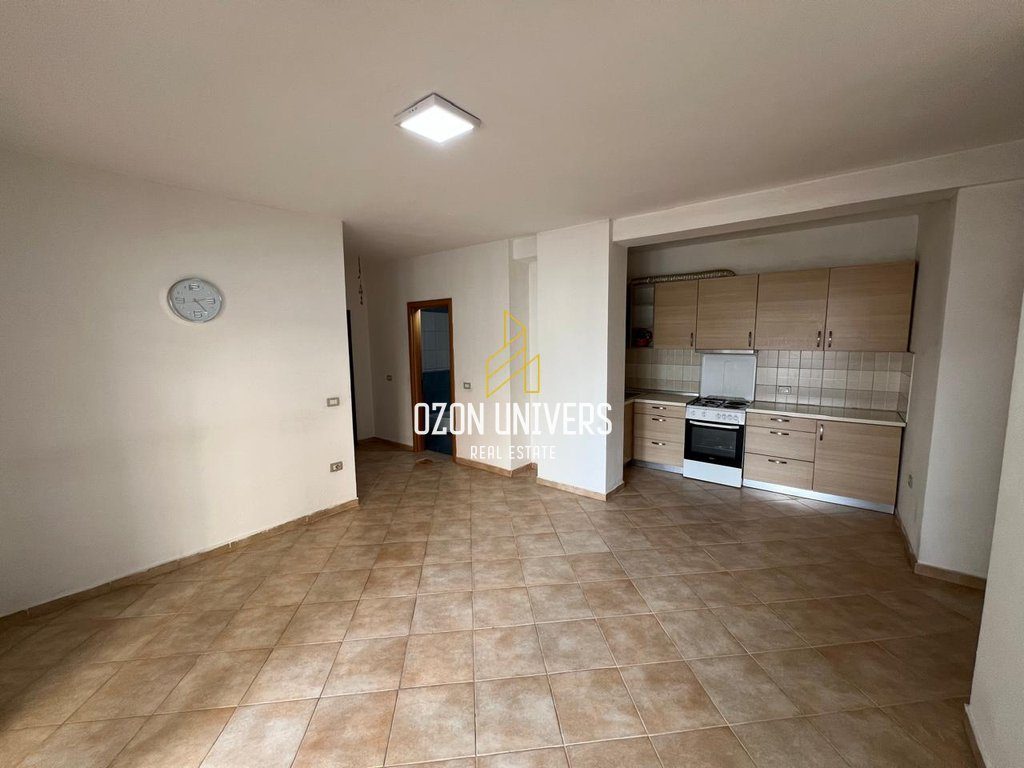 Apartament 2+1+2 me qira per banim ose biznes, në Astir pranë Oslo Bar! 2