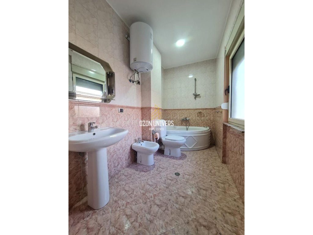 Apartament 3+1 për shitje tek Bulevardi Zogu I Parë! 3