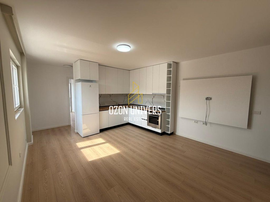 Apartament 2+1 për Qira tek Rruga e Qelqit, Kombinat! 2