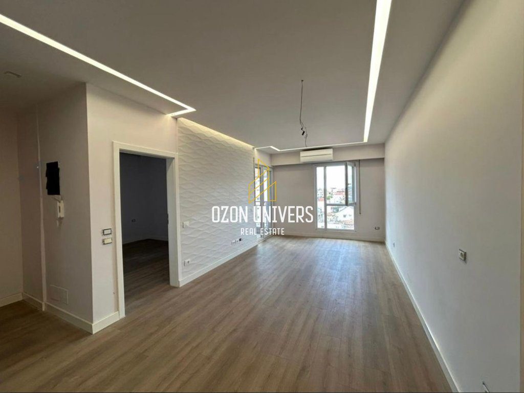 Apartament 2+1+Parkim në shitje pranë Shkollës së Kuqe.