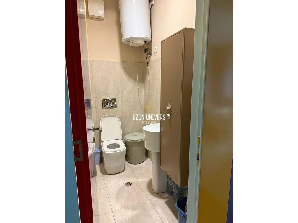 Apartament 1+1 buzë rruge, me qira për biznes në Bllok! 3