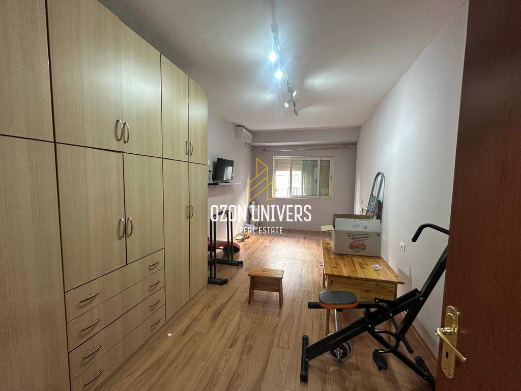 Apartament 2+1me post parkimi për qira në Yzberisht! 4