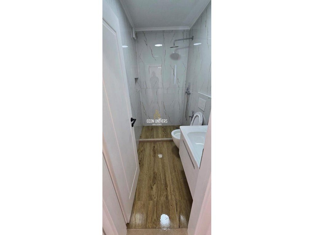 Shitet Apartmanet 2+1 tek Rruga e Kavajes 3