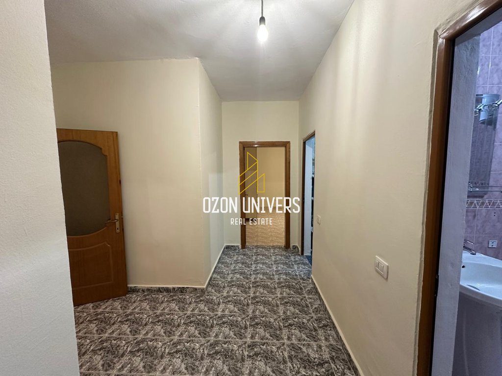 Jepet me qira apartament 3+1+2, tek Komuna e Parisit! 3