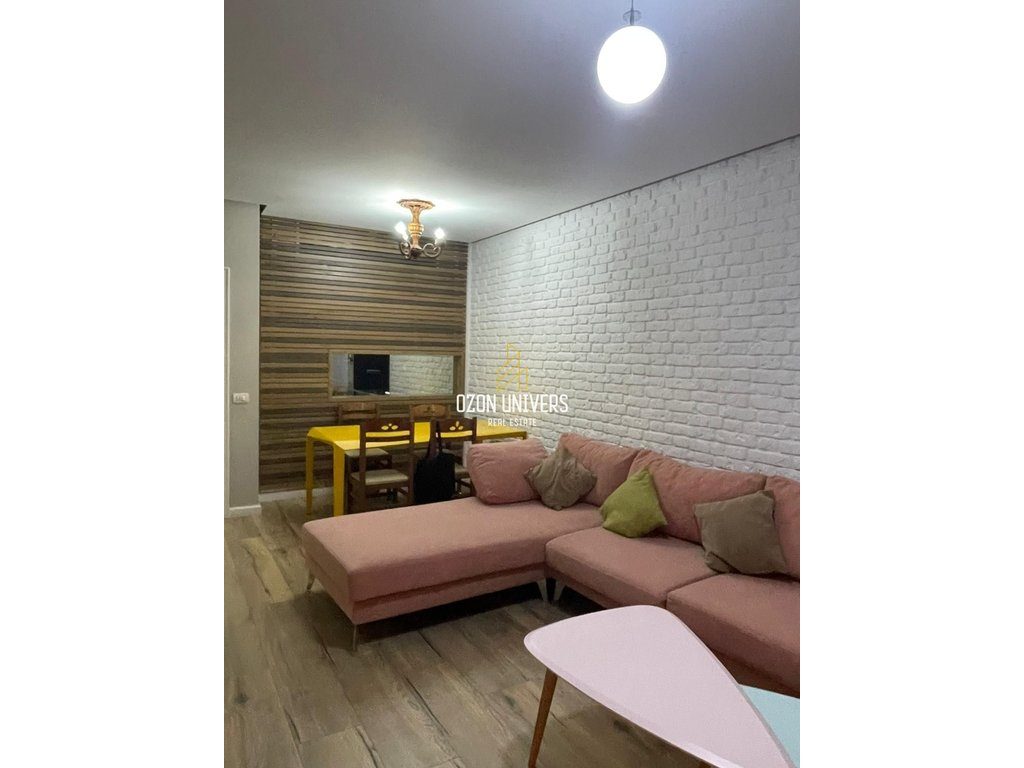 Jepet me qira apartament 2+1, Yzberisht, përballë Pallatit të Unikut! 2
