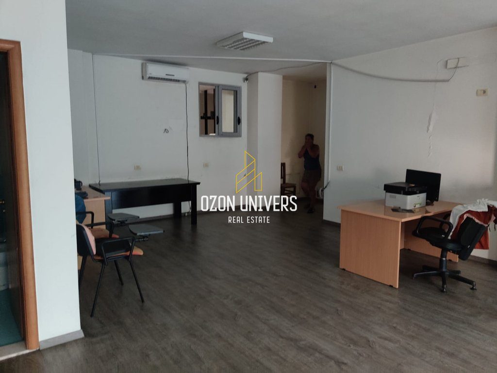 Ambient biznesi për qira, përball Casa Italia! 2