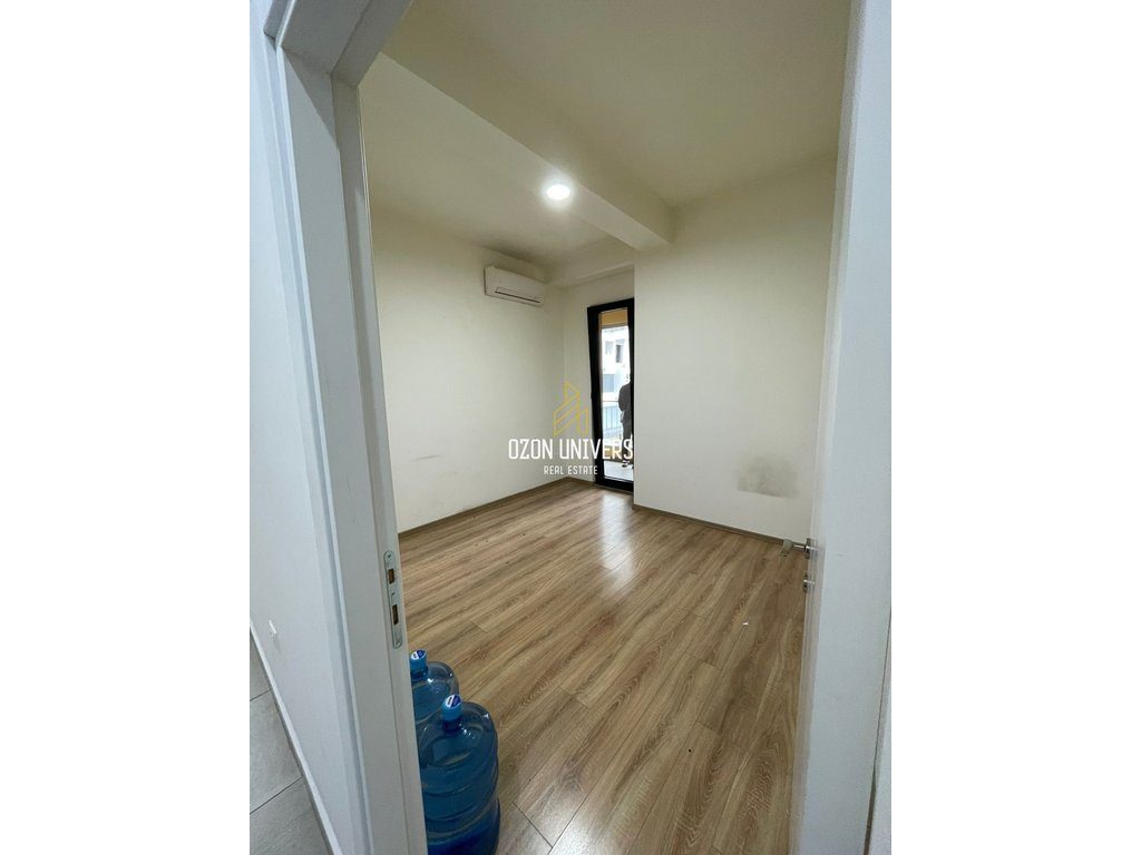 Ambient biznesi për qira, tek Square 21, Rruga e Kavajës! 2
