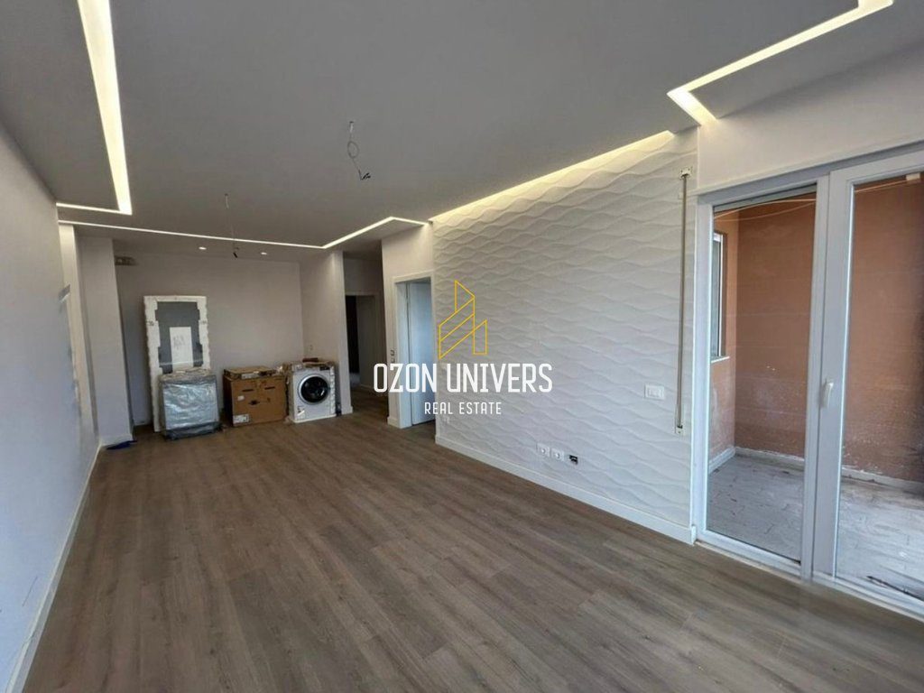Apartament 2+1+Parkim në shitje pranë Shkollës së Kuqe. 2