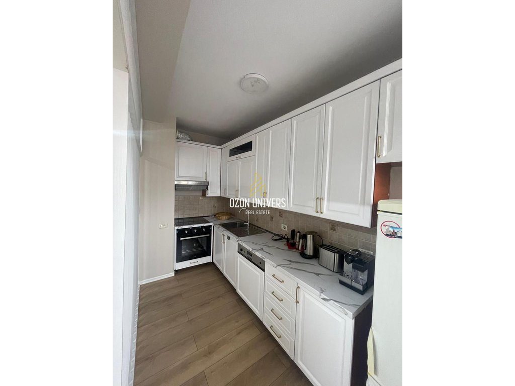 Apartament 2+1+2 për qira, në Qendër 3