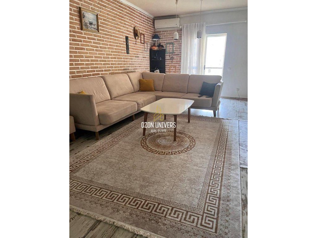 Jepet me qira apartament 2+1, Komuna e Parisit – pranë German Computers