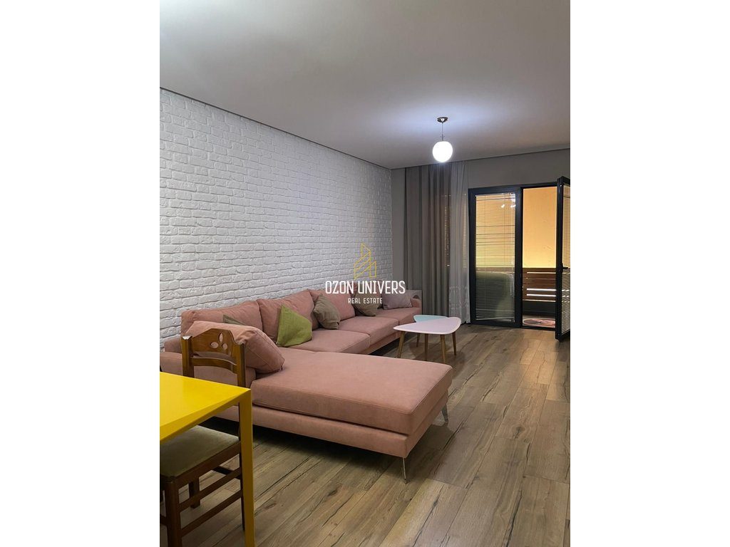 Jepet me qira apartament 2+1, Yzberisht, përballë Pallatit të Unikut!