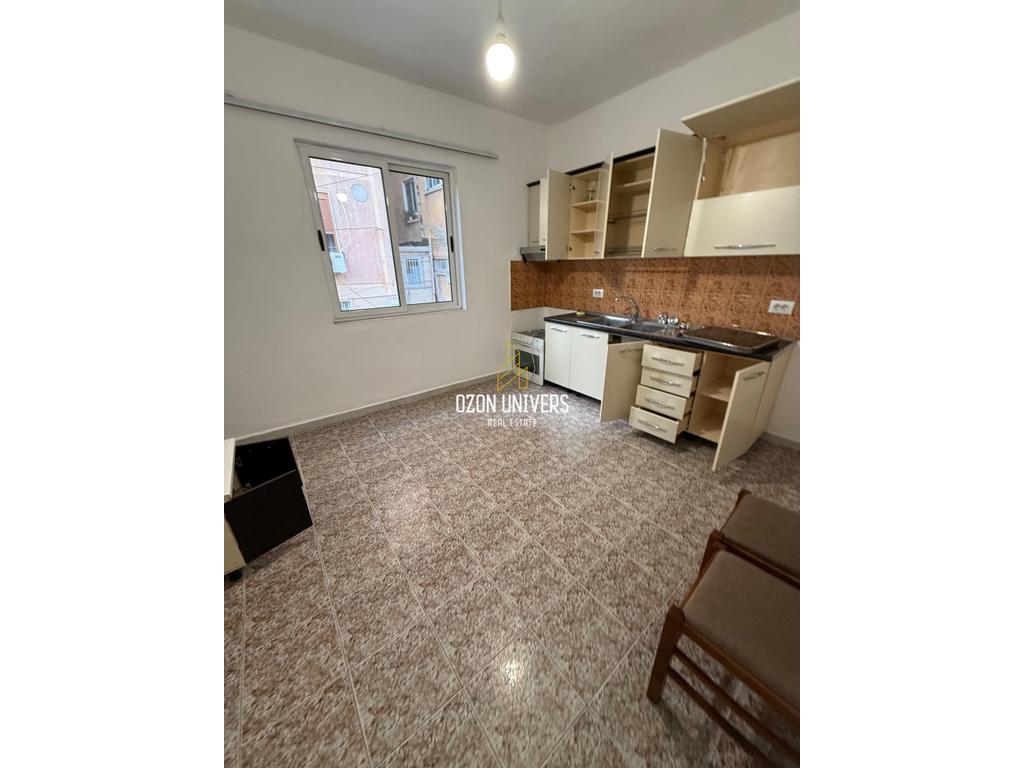 Ambient Biznesi për qira tek Myslym Shyri! 3