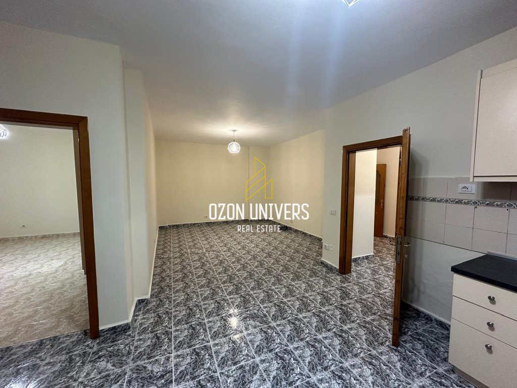 Jepet me qira apartament 3+1+2, tek Komuna e Parisit! 2