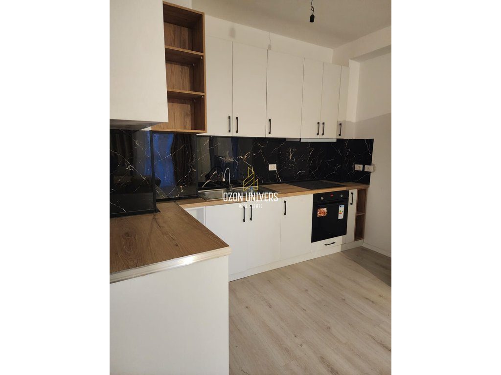 Apartament 2+1+post parkimi për qira, tek Univers City 2