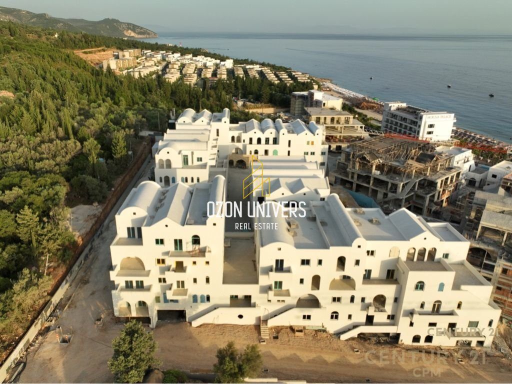 Apartament 2+1 për Shitje Me Oborr Tek Santorini 2, Dhërmi
