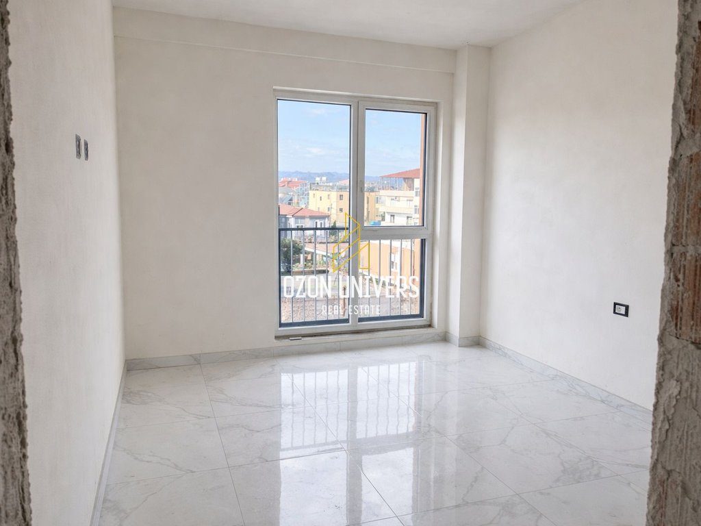 Apartament 2+1+2 me qira, tek Bulevardi i Ri! 2