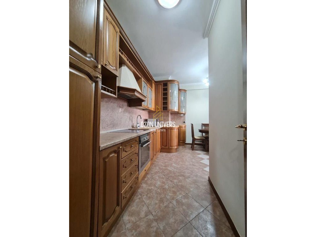 Apartament 3+1 për qira tek Bulevardi Zogu I Parë! 3