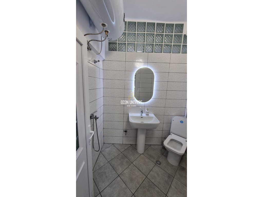 Apartament 1+1 me qira për biznes ose banim, tek Kafe Flora, Qender! 4