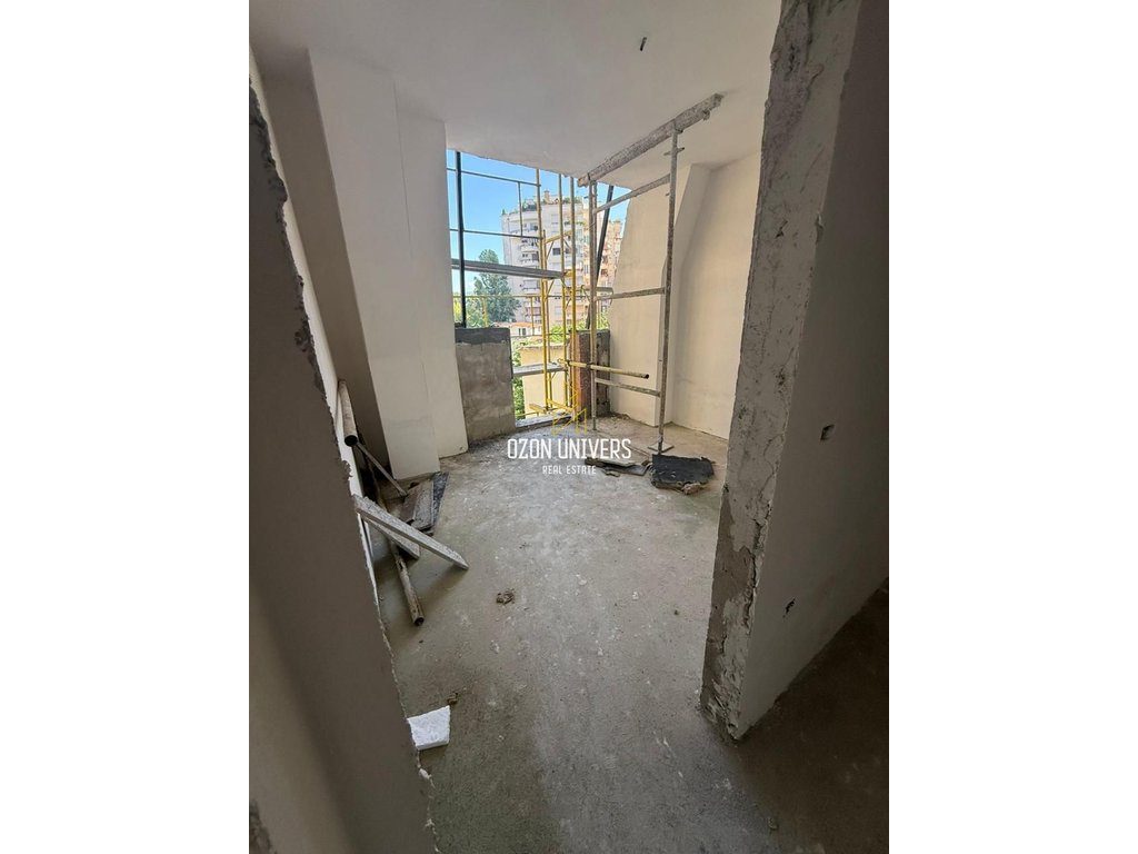 Apartament 2+1+2 për shitje, afër stadiumit Air Albania! 3