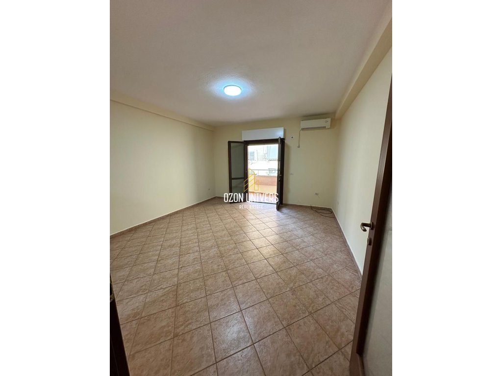 Jepet me qira apartament 2+1+2, tek Komuna e Parisit! 3