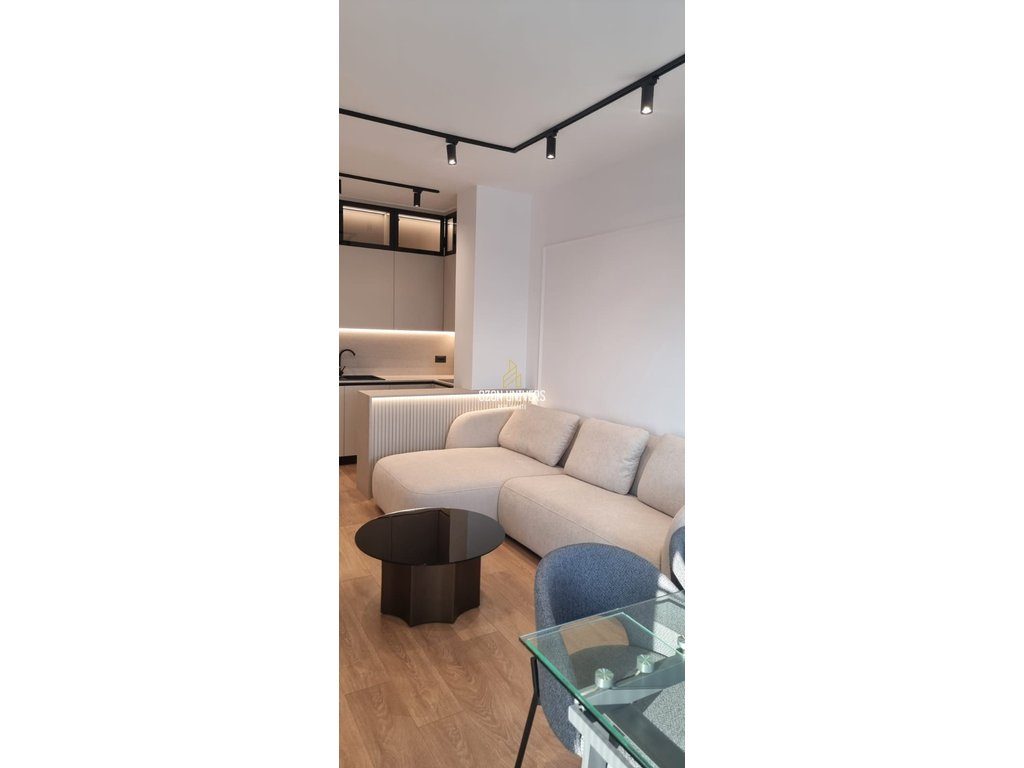 Apartament 1+1 me parkim për qira, tek UET Porcelan!