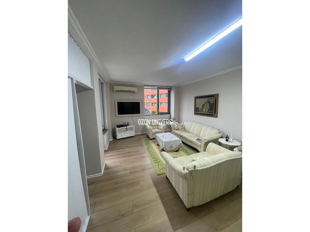 Apartament 2+1+2 për qira, në Qendër