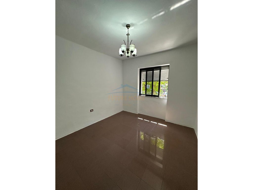 Qera, Ambient Biznesi, Rruga e Durresit, Tirane