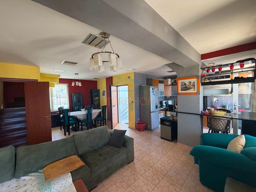 Shitet, Duplex 4+1+2, Rezidenca Kodra e Diellit 1, Tiranë. 3