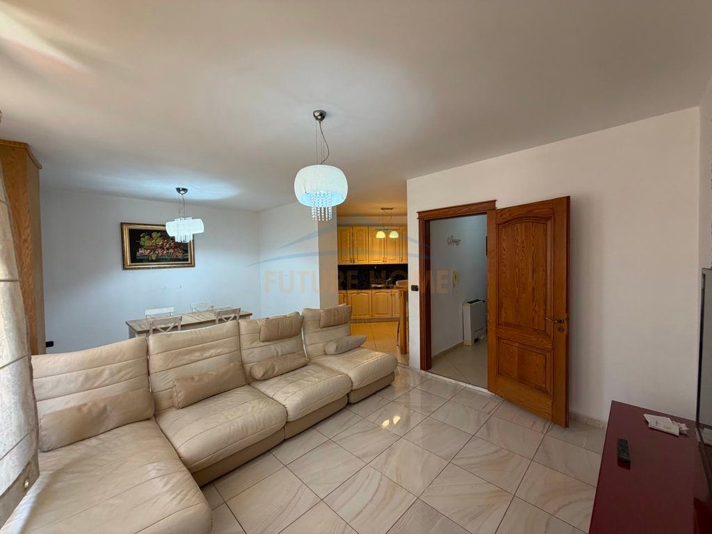 Shitet , Apartament 2+1+2 , 21 dhjetori , Tirane
