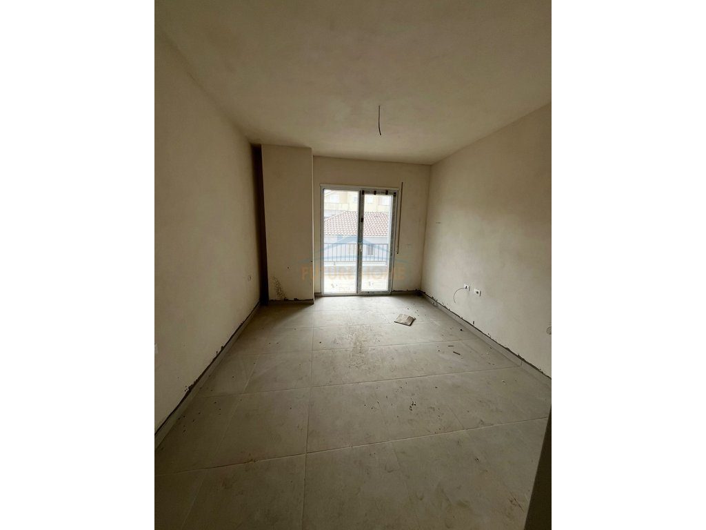 Shitet , Apartament 2+1+2 , 5 Maji , Tirane 2