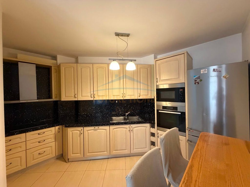 Shitet , Apartament 2+1+2 , 21 dhjetori , Tirane 4