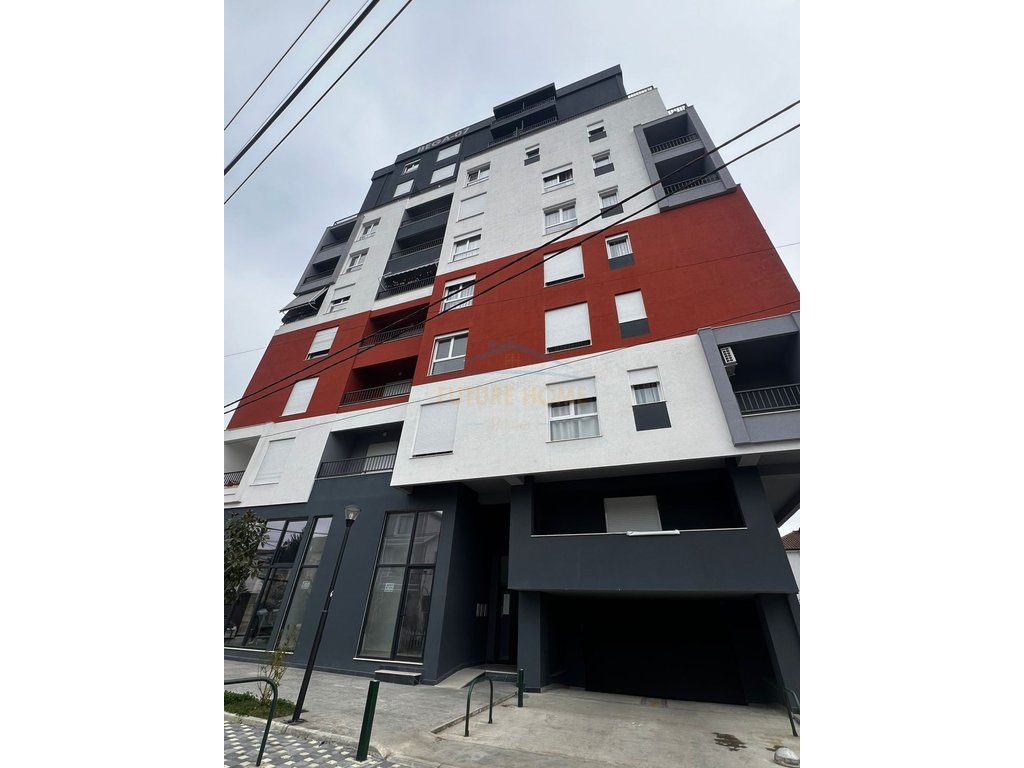 Shitet , Apartament 2+1+2 , 5 Maji , Tirane