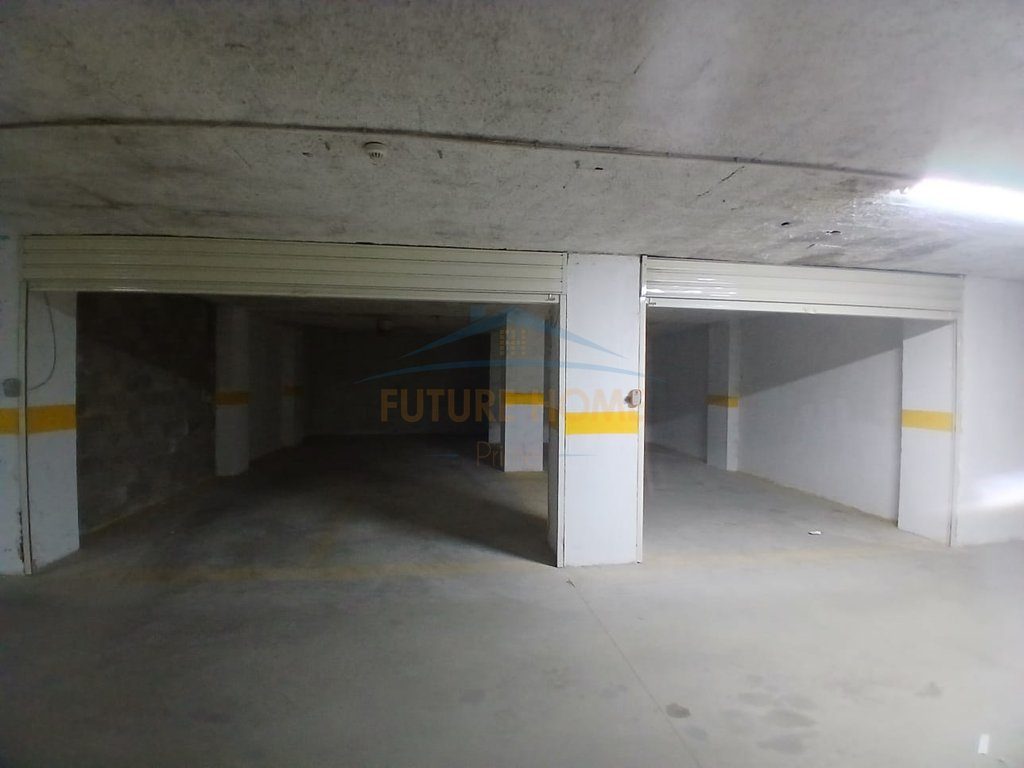 Shitet , Garazh , Rruga e Kavajes , Tirane 2