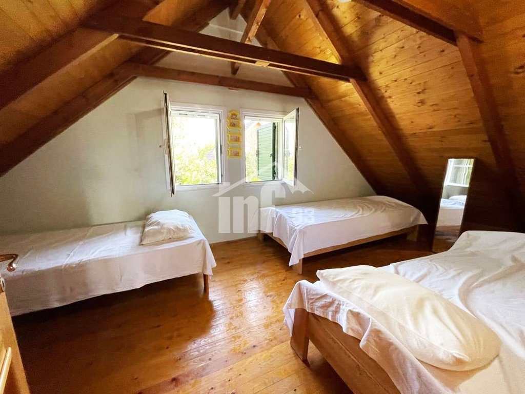 PRANË HOTELIT GJUETISË, ISHULL LEZHE
