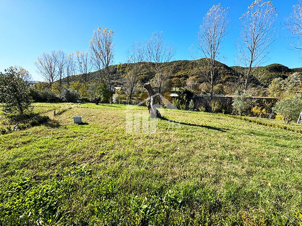 NË VISHAJ, TIRANË
