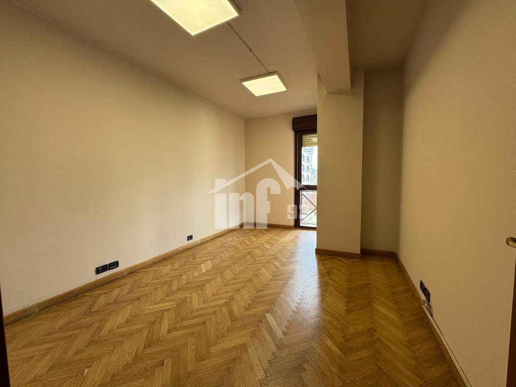 RRUGA “ABDI TOPTANI”, PRANË SHESHIT "SKËNDERBEJ" 3