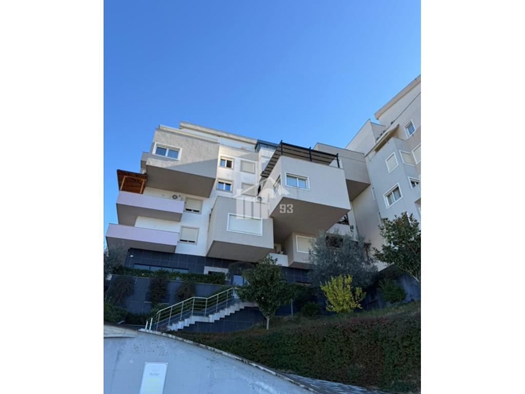 PRANË LIQENIT TË FARKËS 4