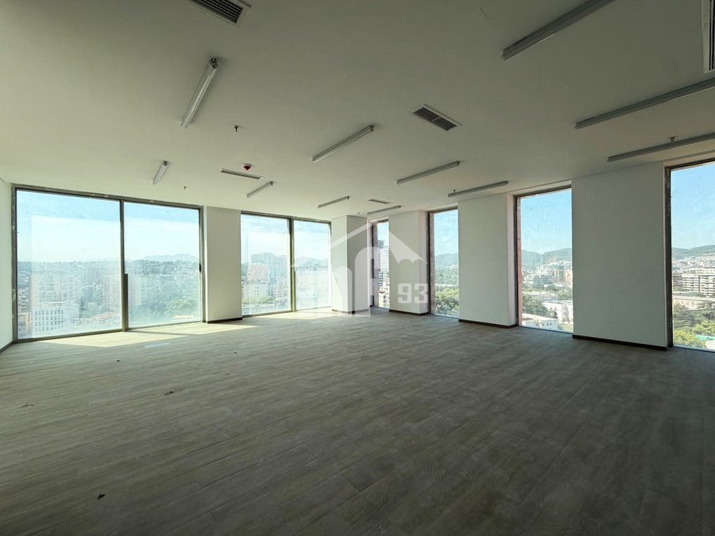 “DOWNTOWN ONE”, BULEVARDI “BAJRAM CURRI” 4