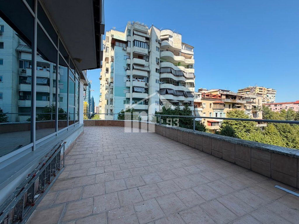 ZONA E BLLOKUT, SKY TOWER