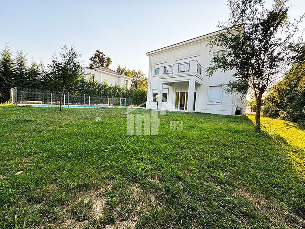ROLLING HILLS LUXURY RESIDENCE