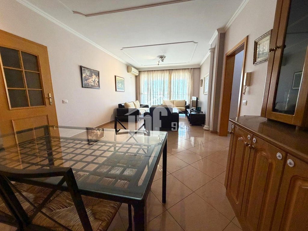 TEK FAKULTETI JURIDIK, PRANË SHESHIT WILLSON 2
