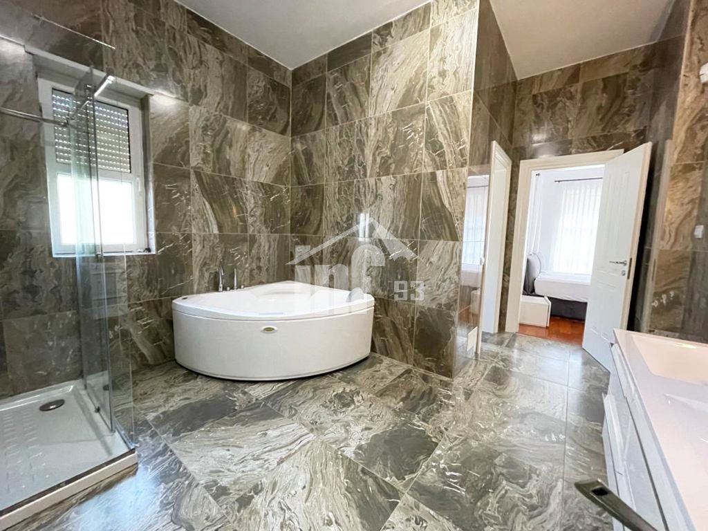 ROLLING HILLS LUXURY RESIDENCE