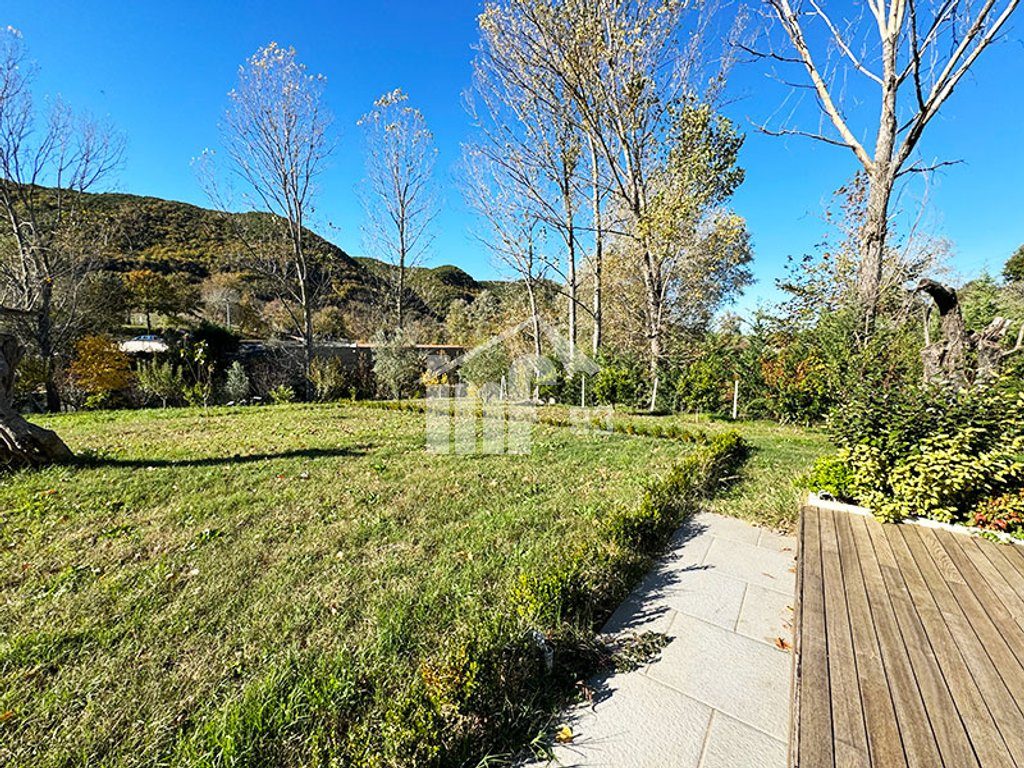 NË VISHAJ, TIRANË