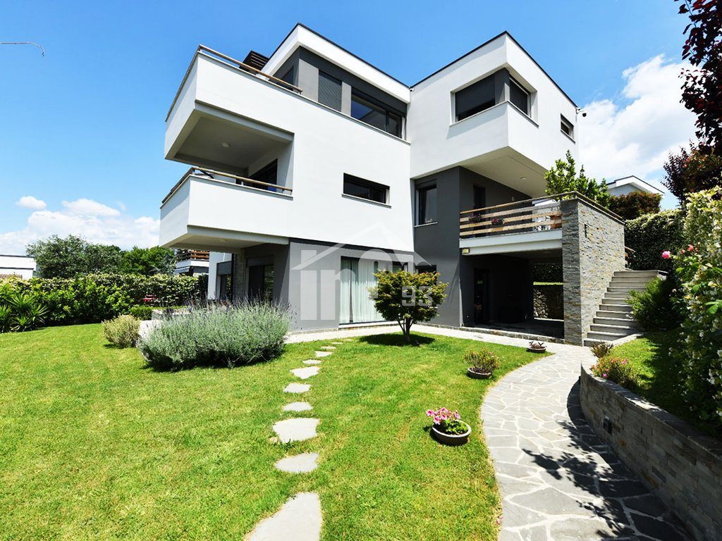 "LONG HILLS" RESIDENCE, 500 M NGA TEG