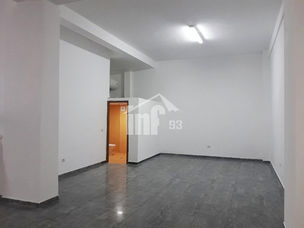 PRANE SHKOLLES SE "KUQE", RRUGA "RIZA CEROVA" 4