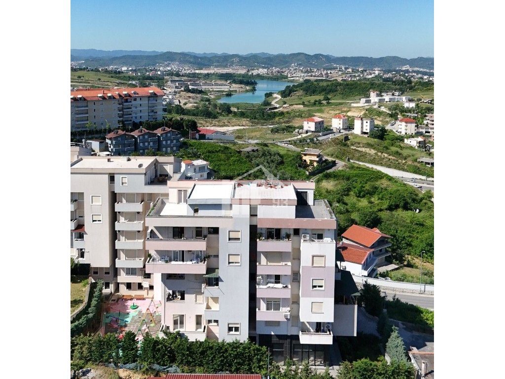 PRANË LIQENIT TË FARKËS