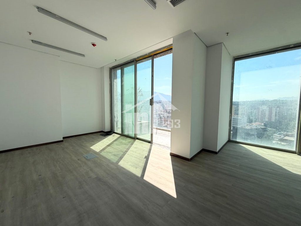 “DOWNTOWN ONE”, BULEVARDI “BAJRAM CURRI” 3