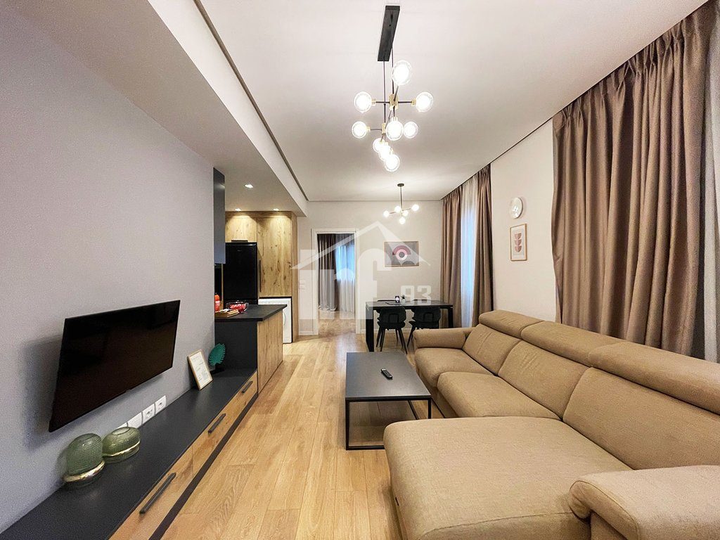 RRUGA E “BARRIKADAVE”, PRANË SHESHIT "SKËNDERBEJ" 2